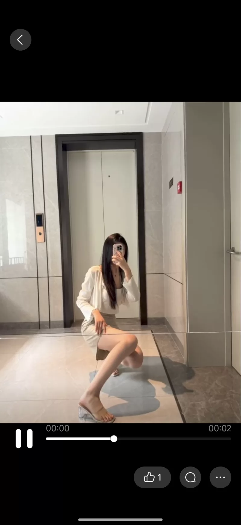 满背纹身黑长直发髻腰