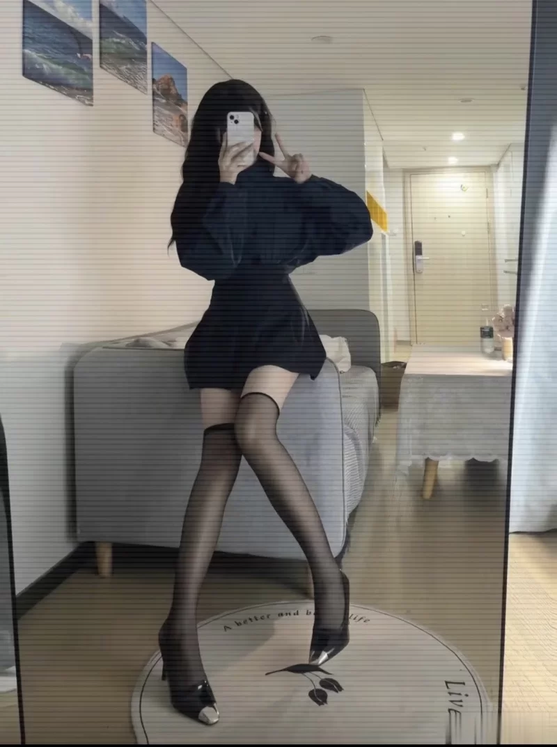 年轻小妹子经常有闺蜜在可以双飞