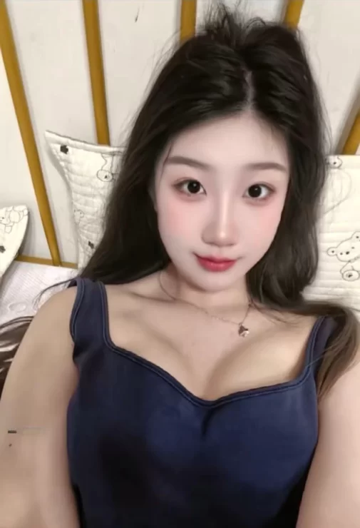 长腿大胸高颜值美女