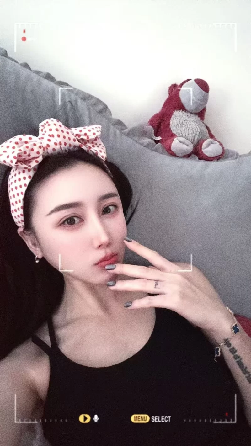 皮肤白嫩身材一绝御姐