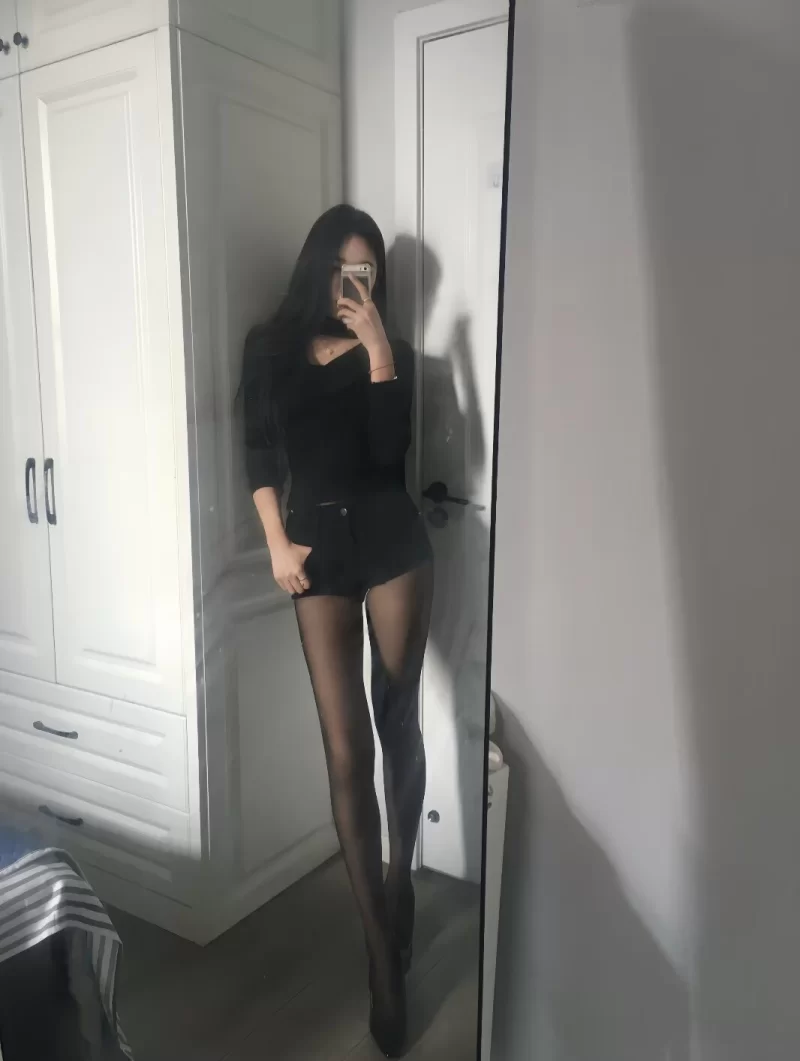 新体验的洛阳骚浪少妇,丝足的可玩性也很强。