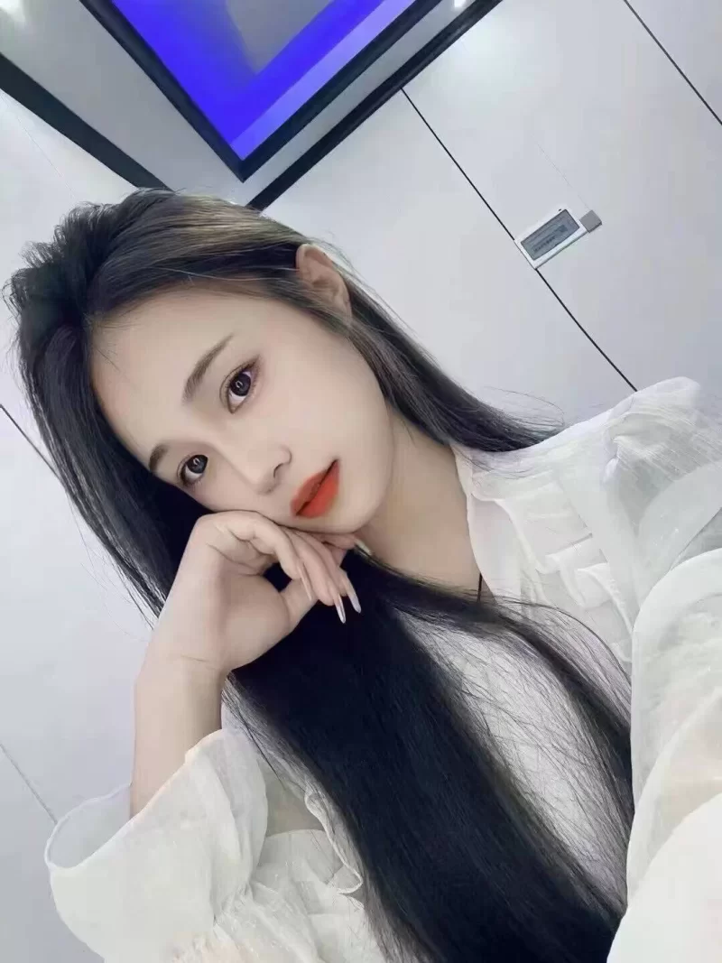 清纯反差嫩妹