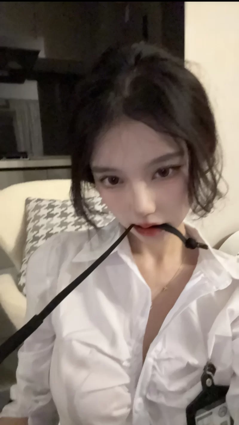 黑丝御姐小琪琪公寓辅导