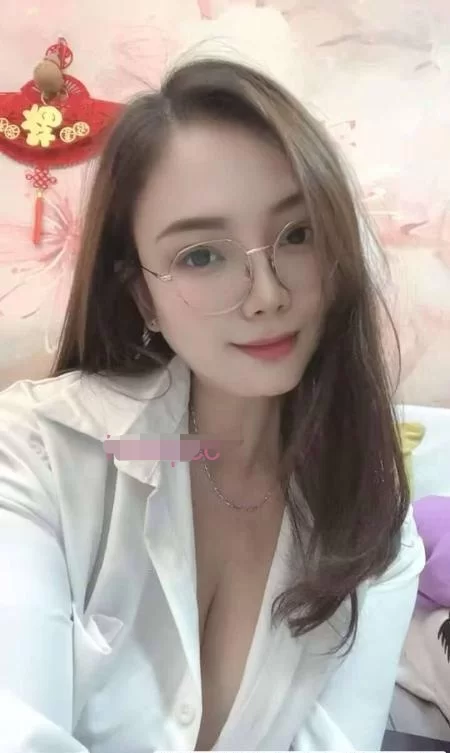 眼镜人妻骚货馨姐