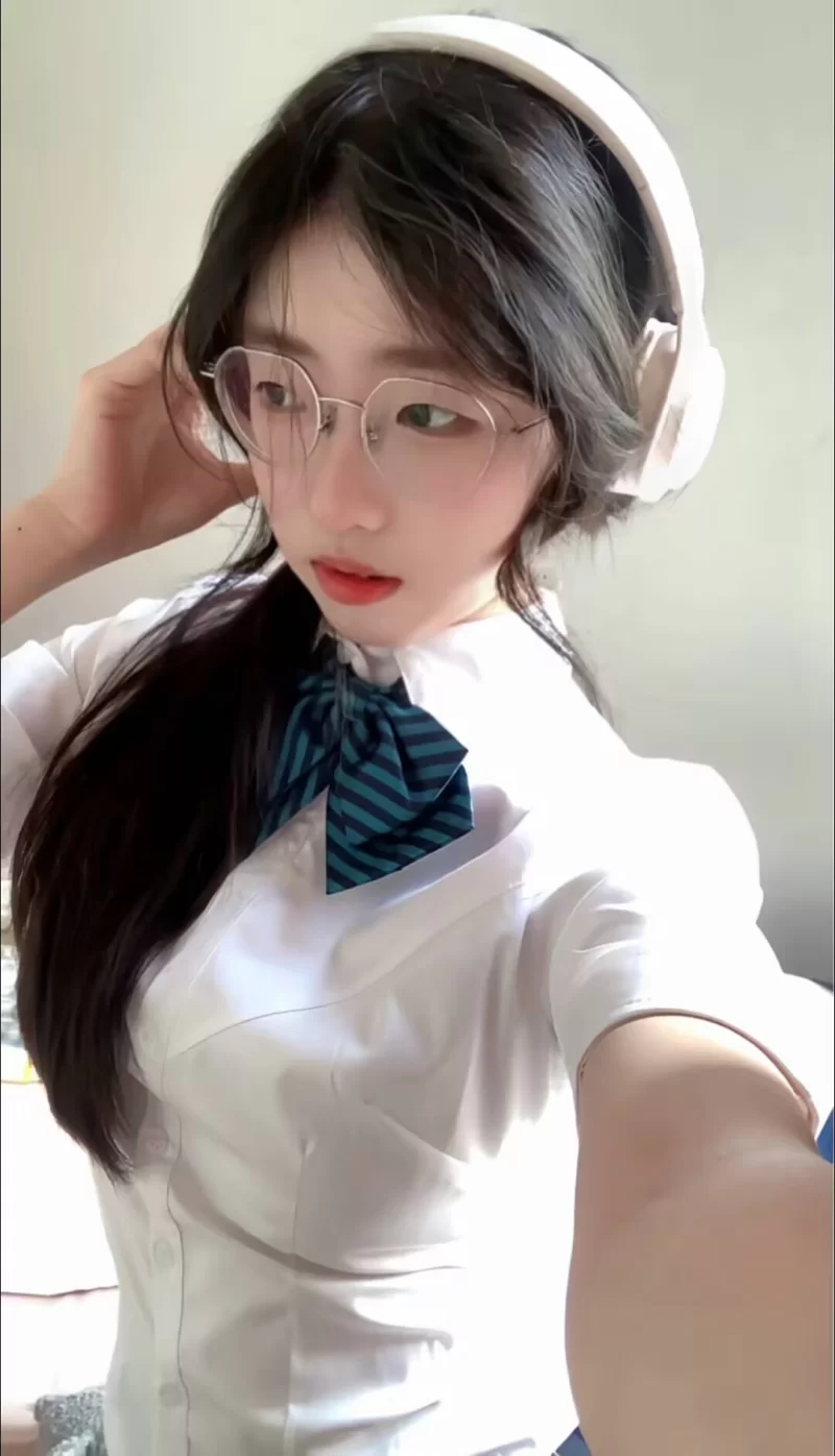 白虎嫩穴小骚货