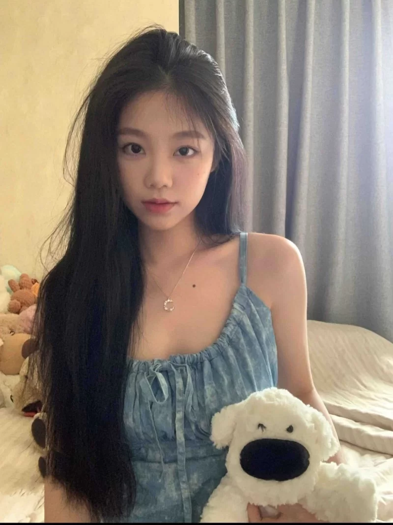 皮肤白皙女友感十足