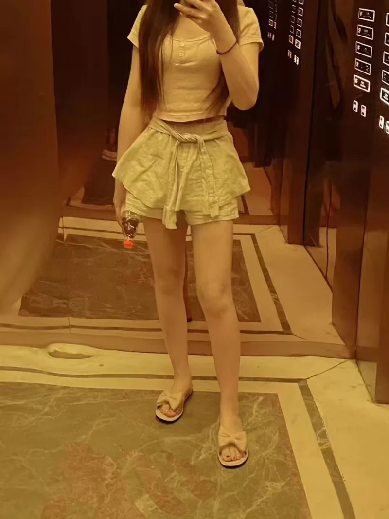 兼职小美女闹闹