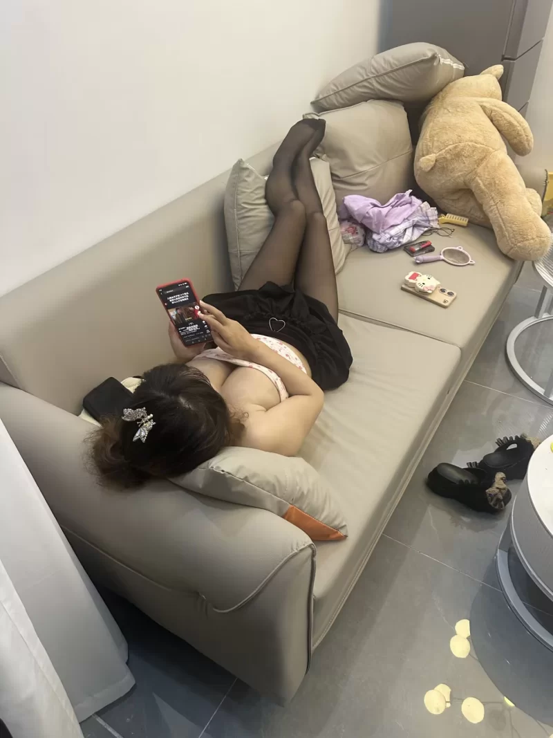 19岁的E奶妹子乐乐