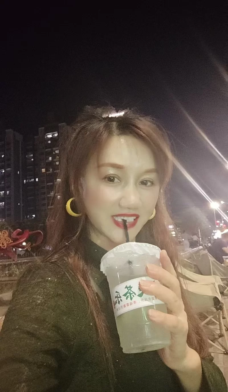 很有气质的三通熟女