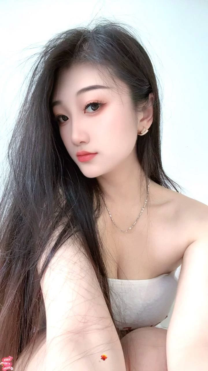 坂田舌吻美女雯雯