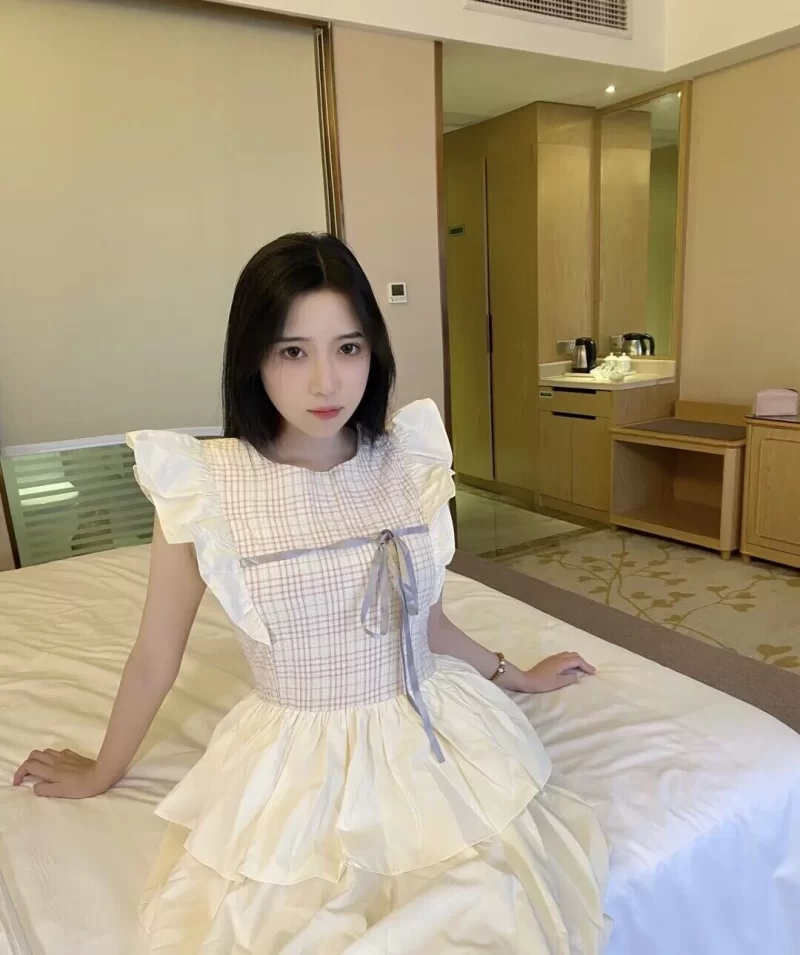 朋友刚介绍的兼职小妹